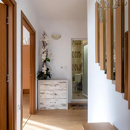 Apartment Mon Tour *