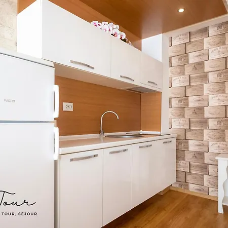 Apartment Mon Tour