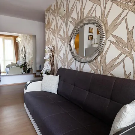 Apartment Mon Tour